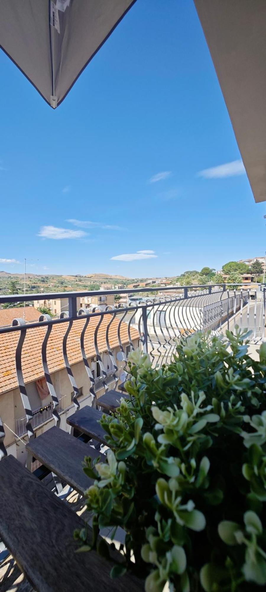 Wonder House Apartment Mirabella Imbaccari Bagian luar foto
