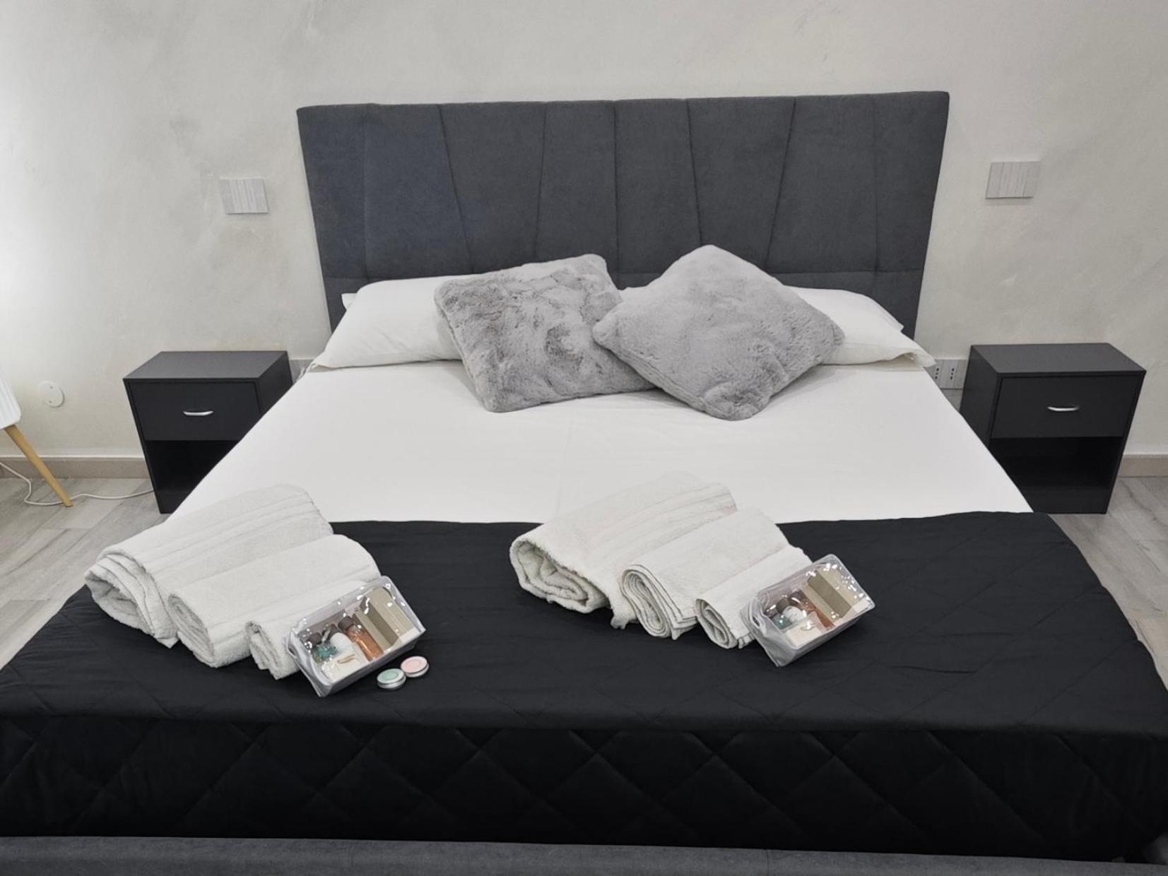 Wonder House Apartment Mirabella Imbaccari Bagian luar foto