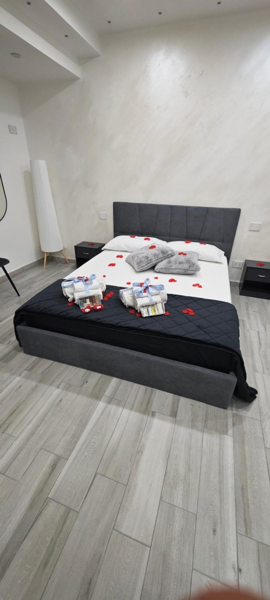 Wonder House Apartment Mirabella Imbaccari Bagian luar foto